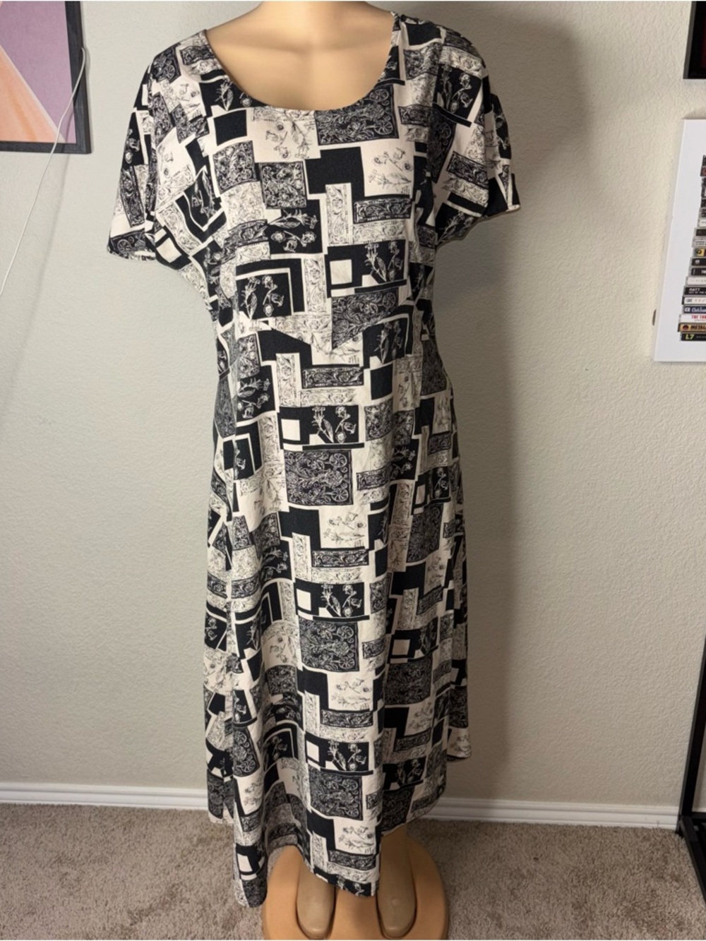 Black and Cream Geometric Print Maxi Dress with Short Sleeves